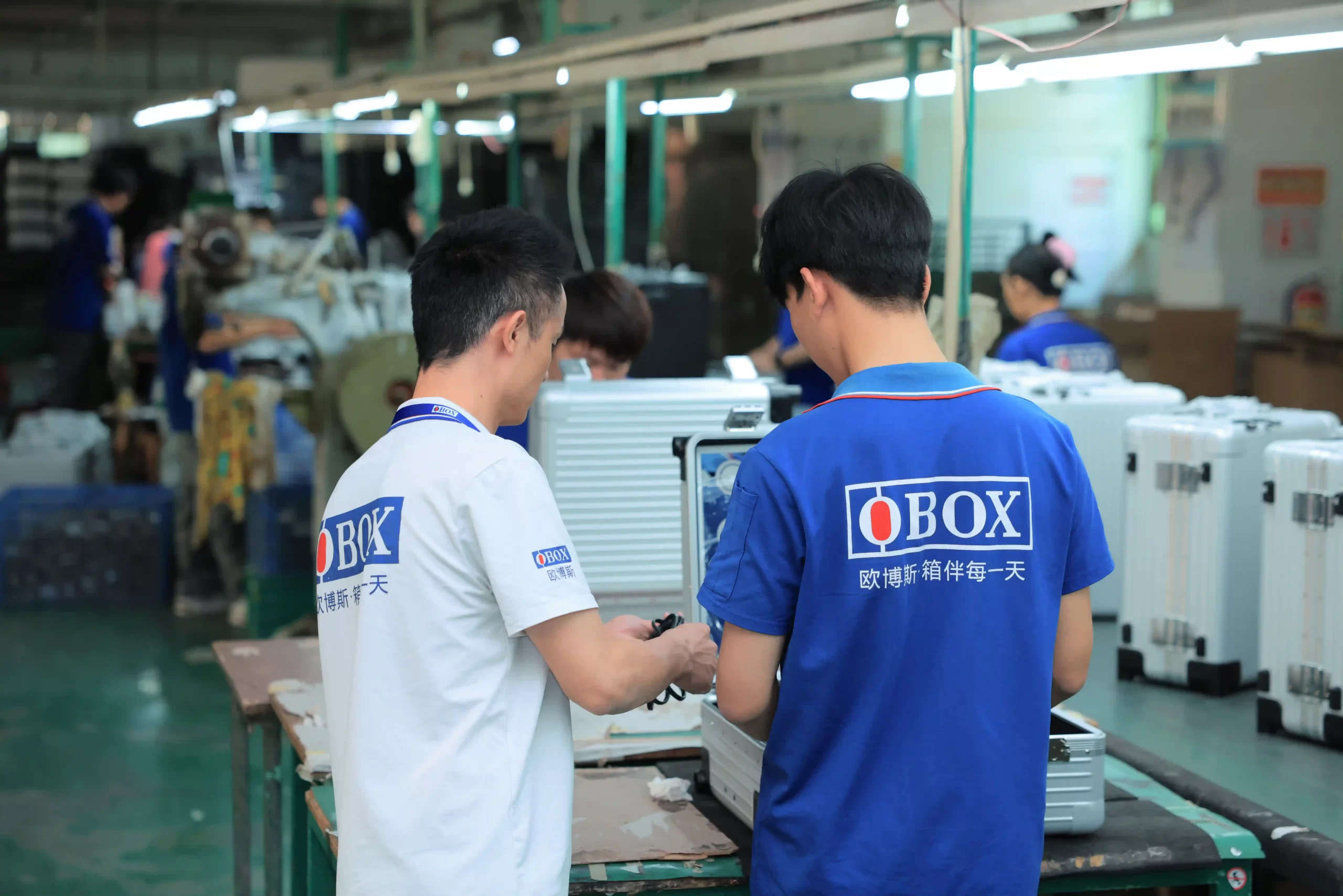 OEM makeup case manufacturer factory production line China