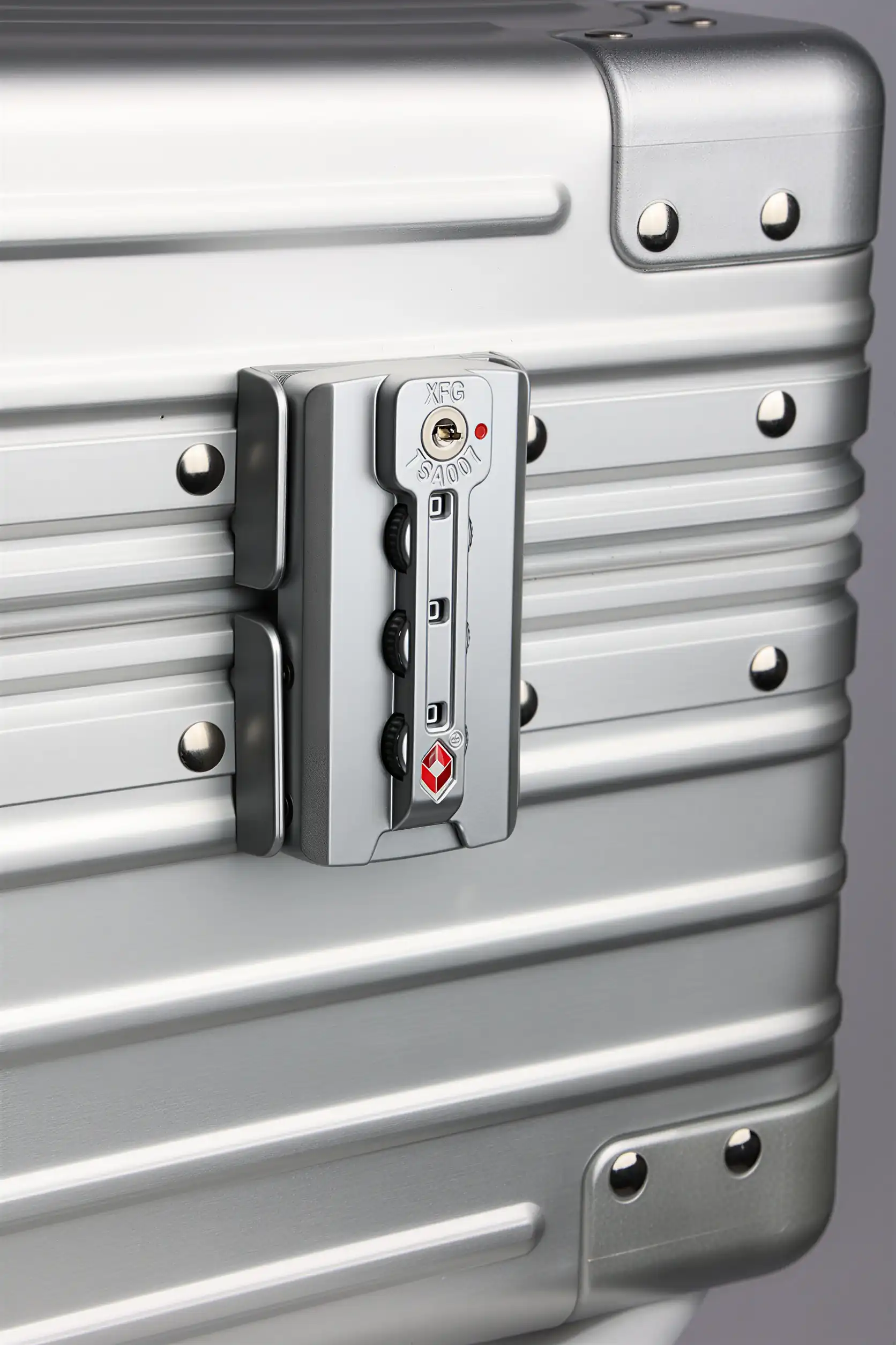TSA approved combination lock and latch for professional beauty case