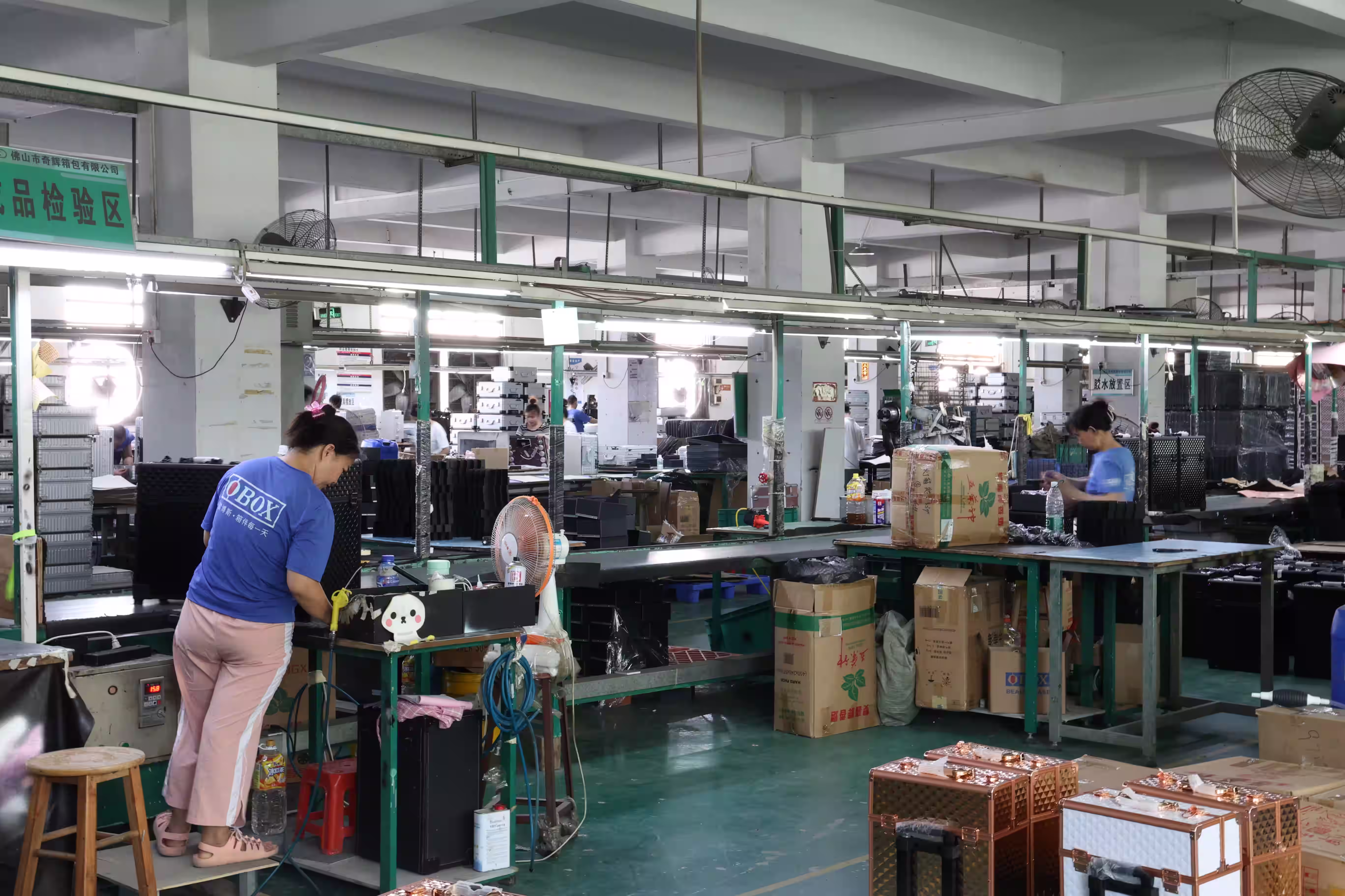 rolling makeup case supplier factory production line and quality inspection
