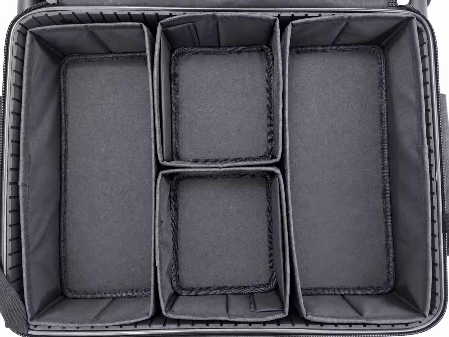 arrangement from the lower divided storage area.” 4229 makeup case with two longer and two shorter removable storage boxes installed